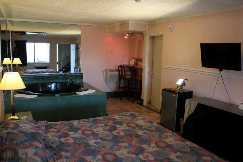 Presidential Inn And Suites Lyons Exteriör bild